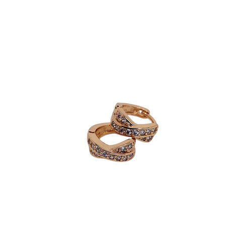 Argollas con dos lineas cruzadas con brillitos
