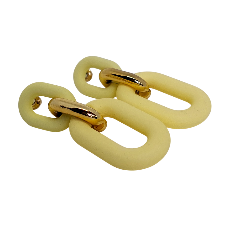 Pegado de cadena de color amarillo