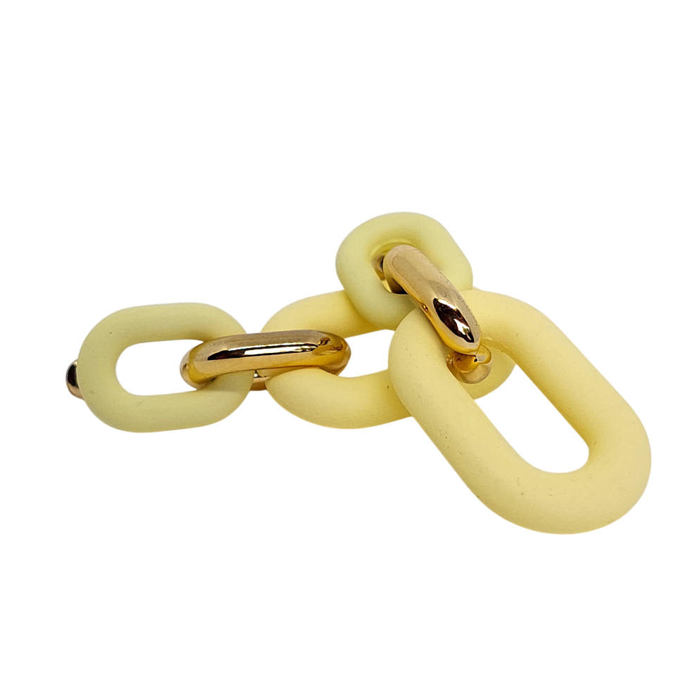 Pegado de cadena de color amarillo