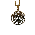 Collar de arbol con raices
