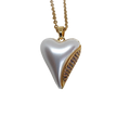 Collar de corazon mital brillante blanco y perla
