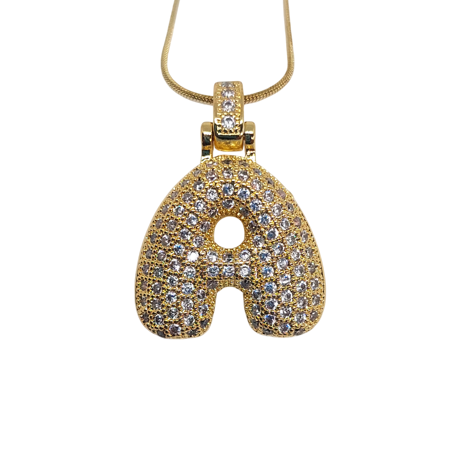 Collar con la letra A