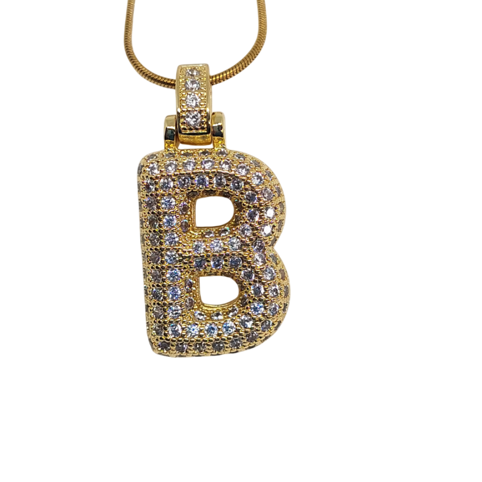 Collar con la letra B