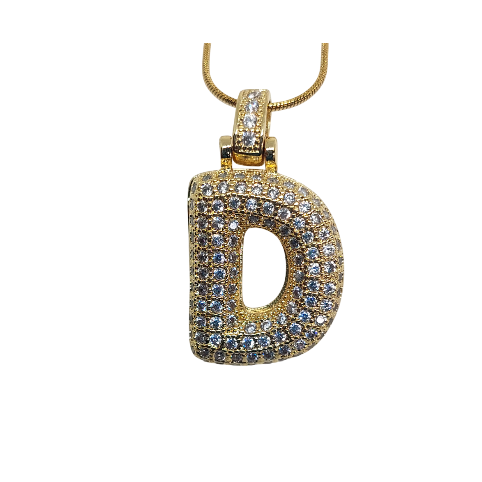Collar con la letra D