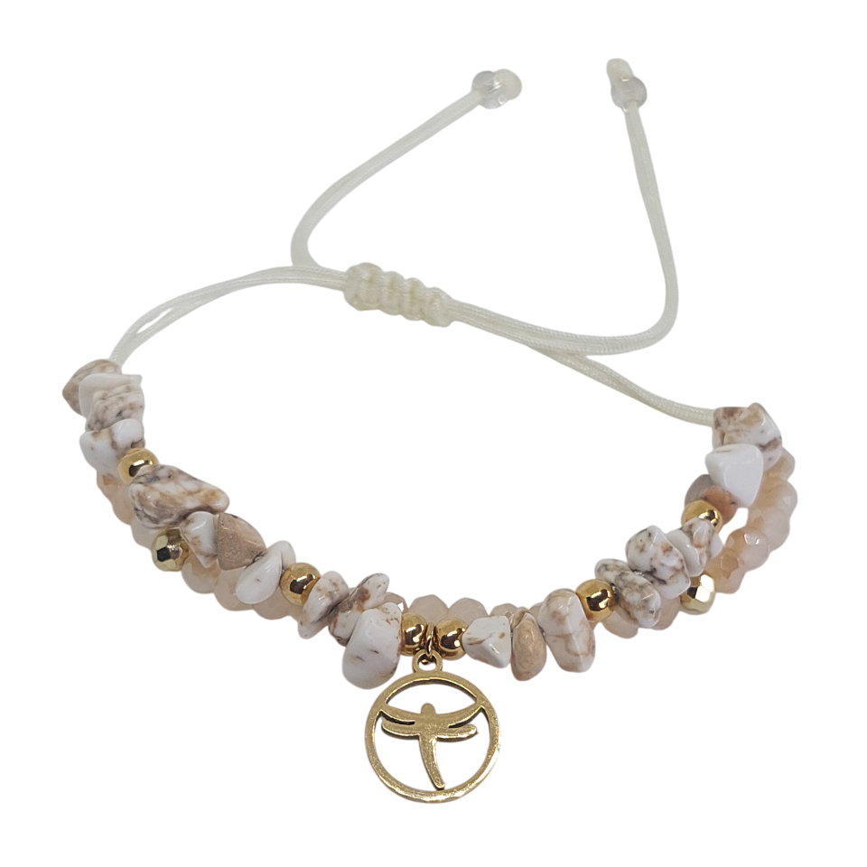 Pulsera regulable tejida de piedras blancas con libelula